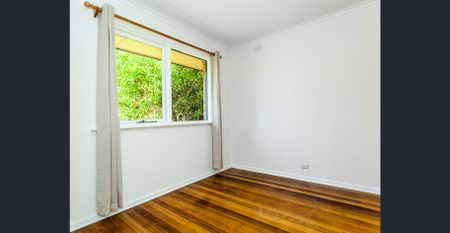 Freshly renovated Three Bedroom Home Close To Shops, Transport & Schools - Photo 4