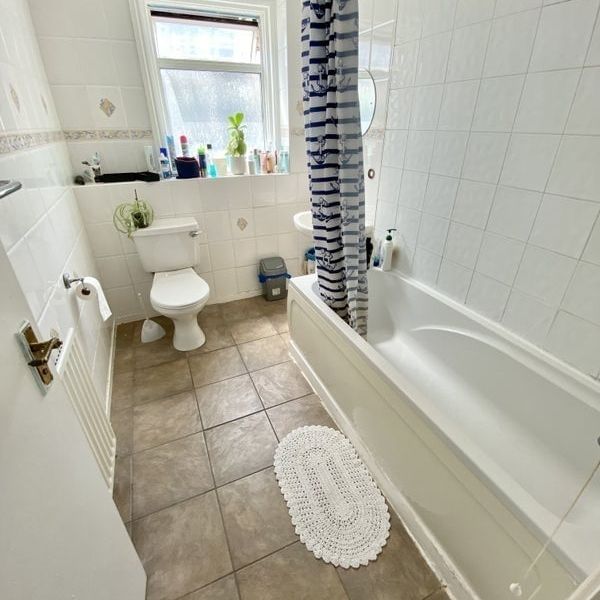 Room in a Shared House, Davey Close, N7 - Photo 1