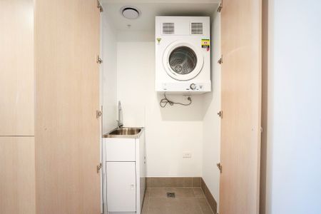 Modern One-Bedroom WOVA Apartment with Parking in Central Phillip - Photo 4