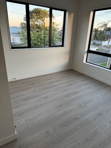 Brand new townhouse close to RoyalOak Mall - Photo 5