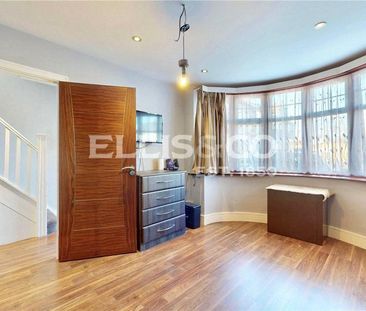 4 bedroom end of terrace house to rent - Photo 2