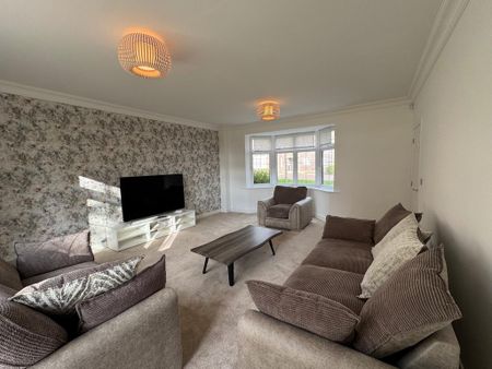 6 bedroom detached house to rent - Photo 3