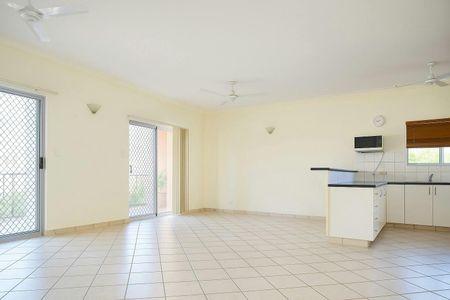 SPACIOUS THREE-BEDROOM UNIT IN A PRIME LOCATION - Photo 2