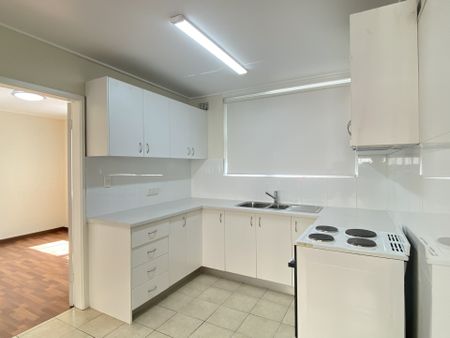 Spacious Apartment In Prime Location - Photo 4