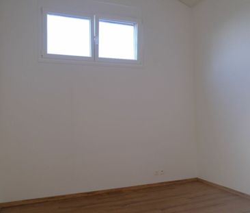 Charming 2.5-room apartment with a view of the countryside in Aesch BL - Photo 1