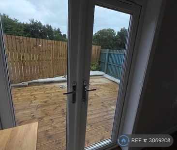 3 bedroom semi-detached house to rent - Photo 6