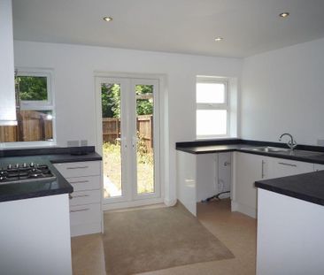 2 bedroom terraced house to rent - Photo 4