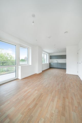 St Pauls Road, Barking, London, IG11 - Photo 2