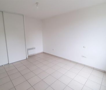 location Appartement T2 DE 42.39m² À ROQUETTES - Photo 1