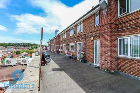3 bed Flat for Rent - Photo 5
