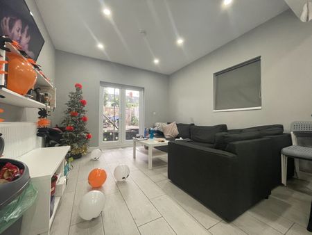 Whitchurch Road, Heath - Photo 3