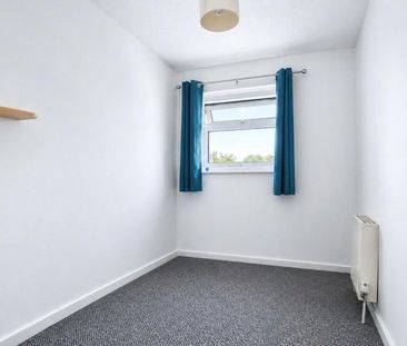 Harlow, Essex - Photo 2