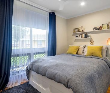 Open the Door To Stylish Living in a Prime Ascot Park Location - Photo 4
