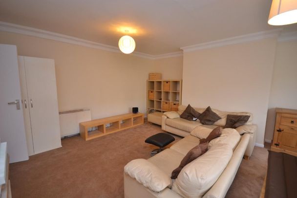 2 bedroom Flat To Let - Photo 1
