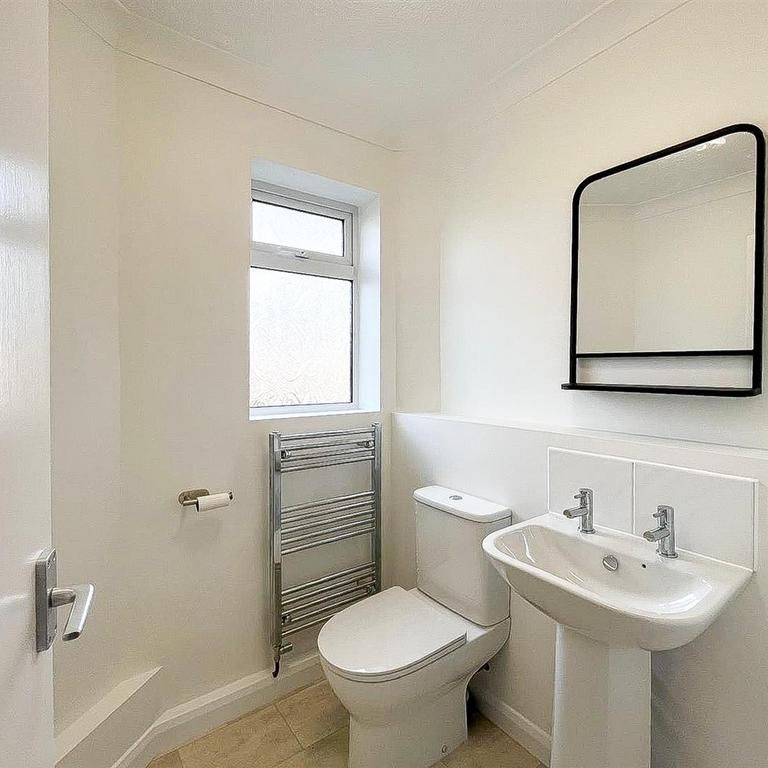 4 bedroom semi-detached house to rent - Photo 1