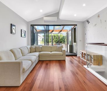 Grand family home of space, light and convenience - Photo 3