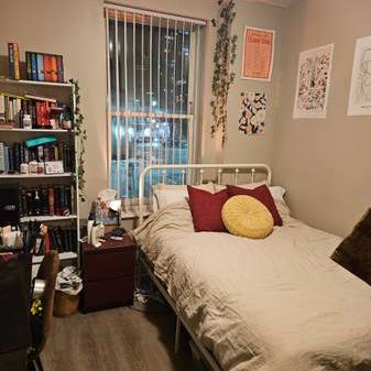 Urgent Cozy Downtown Room for rent - Photo 3