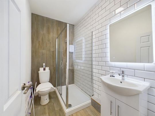 1 bedroom in a house share to rent - Photo 1
