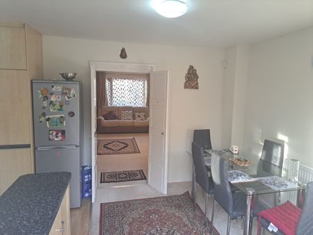 3 Bed Terraced House, Turnpike Link, CR0 - Photo 5