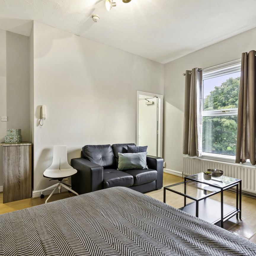 2 MOOR VIEW Leeds - LS6 1AQ - Photo 1