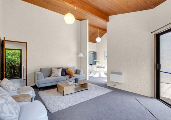 Tidy & Convenient 2-Bedroom Living in a Great ... - Photo 1