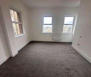 3 bedroom flat to rent - Photo 3