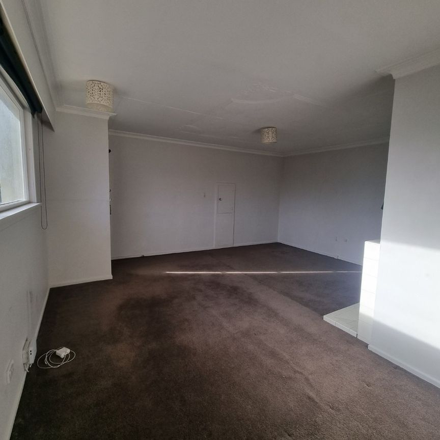 Charming on Hillary - Photo 1