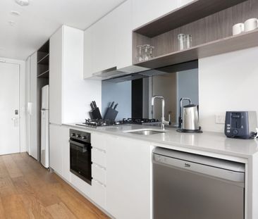 IMMACULATE FURNISHED ONE BEDROOM IN BUNDOORA - Photo 1