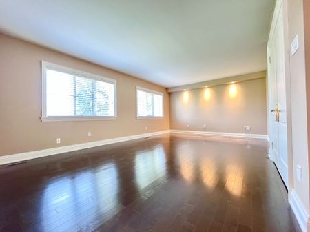 For Lease - 57 Cotswold Crescent, Toronto, Ontario - Photo 4