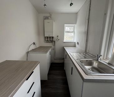 2 bedroom semi-detached house to rent - Photo 3