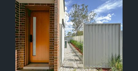 Stunning 3-storey home with Roof Terrace - Photo 3