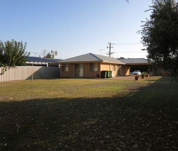 Solar Panels & Air Con - Photo 1