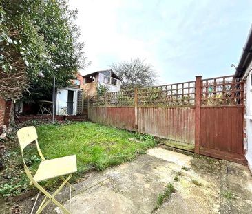 Amherst Road, Reading, Berkshire, RG6 - Photo 3