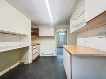 2 bedroom Mid Terraced House to let - Photo 2