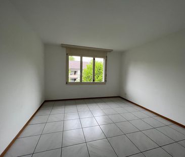 Schöne, grosszügige 3.5 Zimmer Wohnung mit neuer Küche - Photo 3