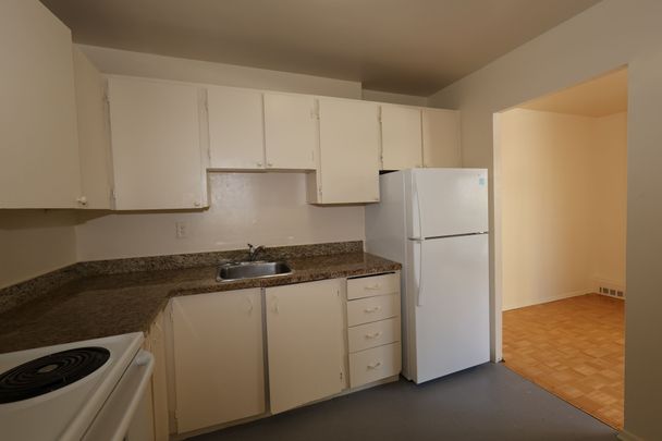 For Lease - 33 Central Parkway Unit# 203, Mississauga, Ontario - Photo 1