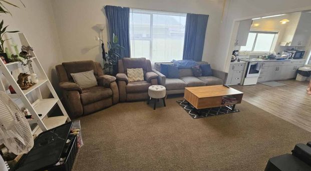 CENTRAL THREE BEDROOM HOME - Photo 1