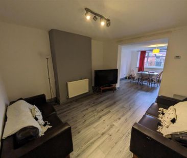 3 bedroom private hall to rent - Photo 1