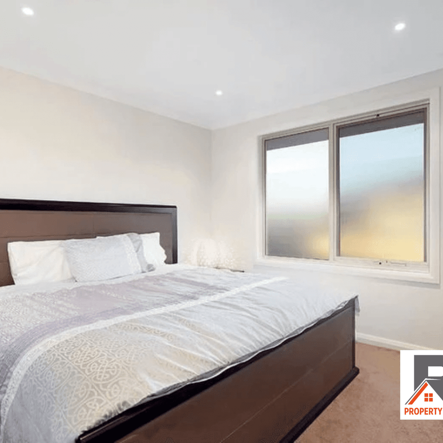 STYLISH TOWNHOME LIVING IN A PRIME LOCATION - Photo 1