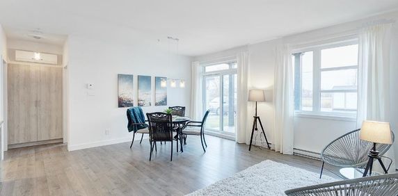 4½ haut de gamme disponible maintenant – 1 mois gratuit - Ascenseur et plafonds 9 pieds - Photo 2