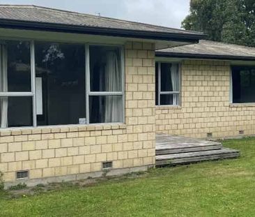 Spacious Three Bedroom House In Ferndown - Photo 5