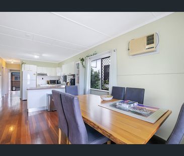 Beautiful highset home - Walking distance to the ocean - Photo 2