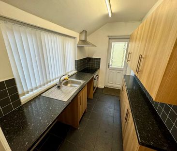 2 bedroom terraced house to rent - Photo 2