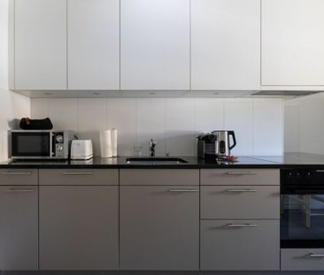 Appartement d’affaires meublé de 2,5 pièces à thème ? Le Corbusier ? - Photo 5