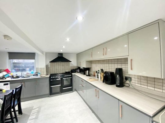 1 bedroom in a house share to rent - Photo 1