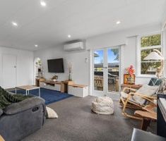 Renovated 3-Bedroom Home - Move-In Ready - Photo 5