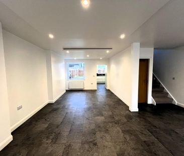 4 bedroom detached house to rent - Photo 3