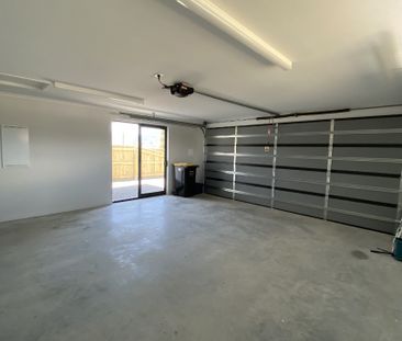 Modern Living in Sought After Neighbourhood - Photo 5