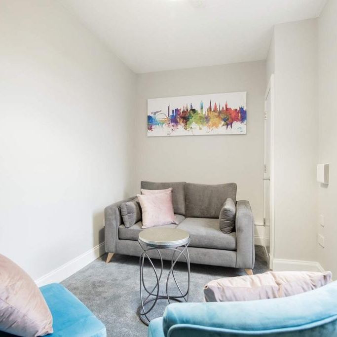 3 bedroom flat to rent - Photo 1