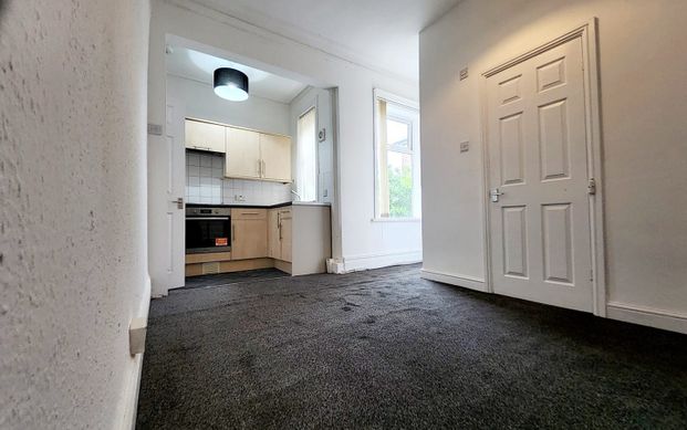 2 Bed Flat, Polygon Road, M8 - Photo 1